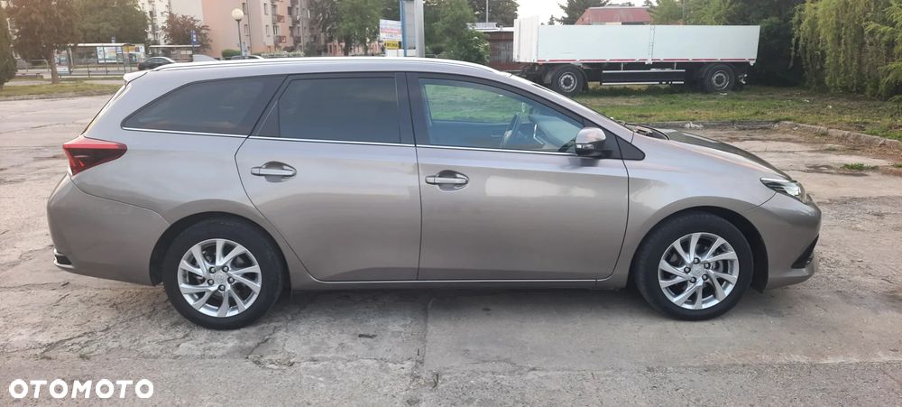 Toyota Auris 1.6 D-4D Prestige - 3