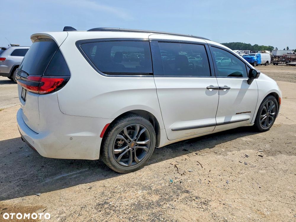 Chrysler Pacifica - 4