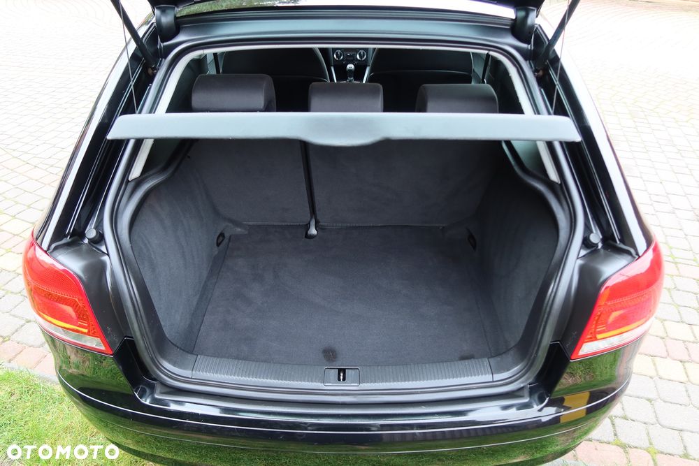 Audi A3 3-drzwiowe 1.6 Ambition - 12