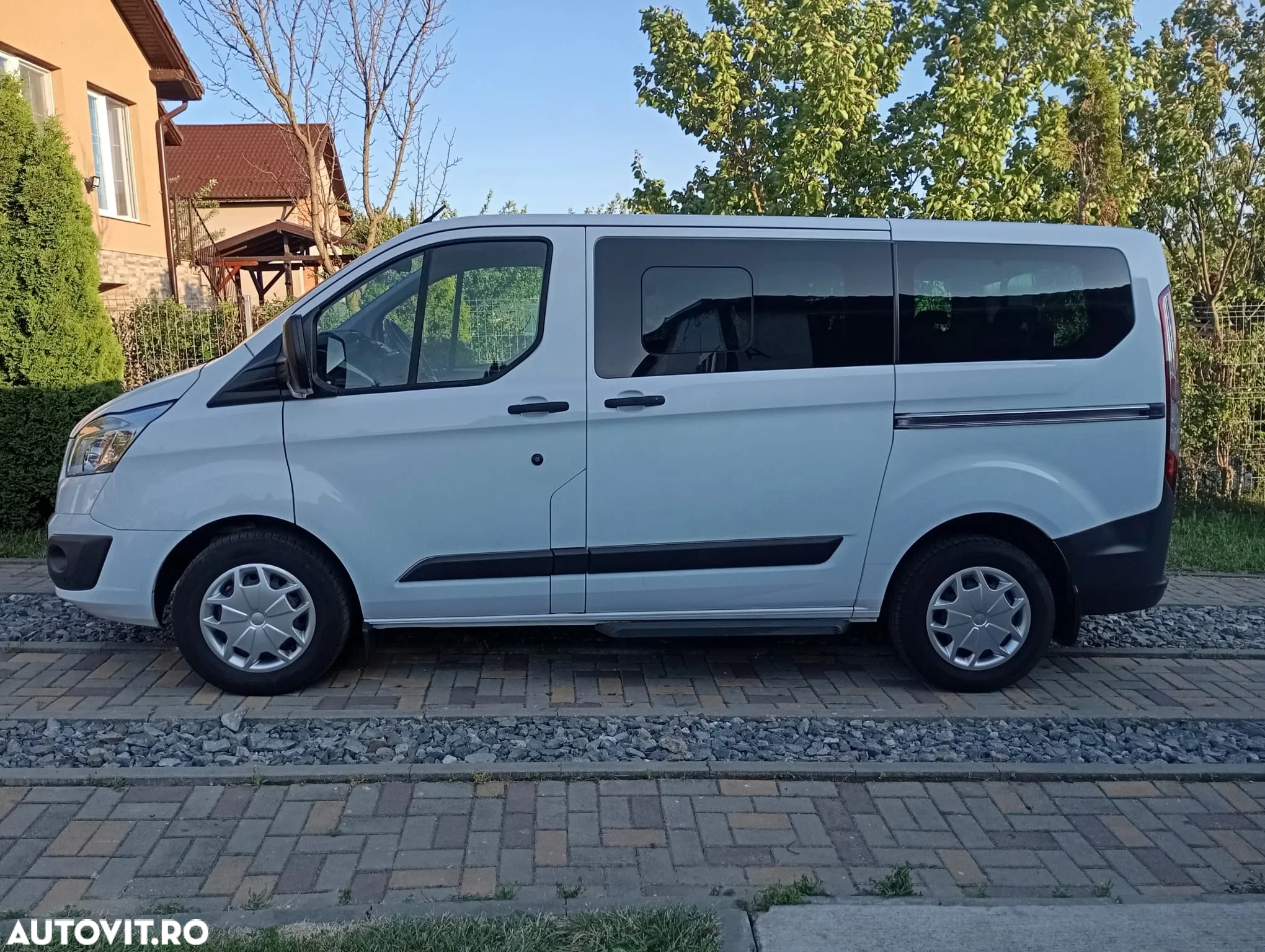 Ford Tourneo Custom Bus 320 2.0 EcoBlue 130 CP L1H1 Trend - 6