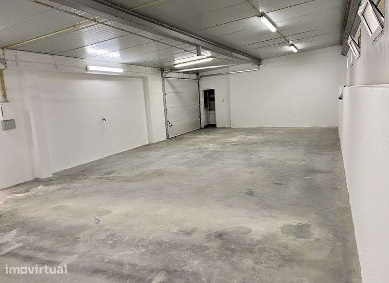 Alugo armazém com 100m2 amplo com WC - Grande imagem: 3/5