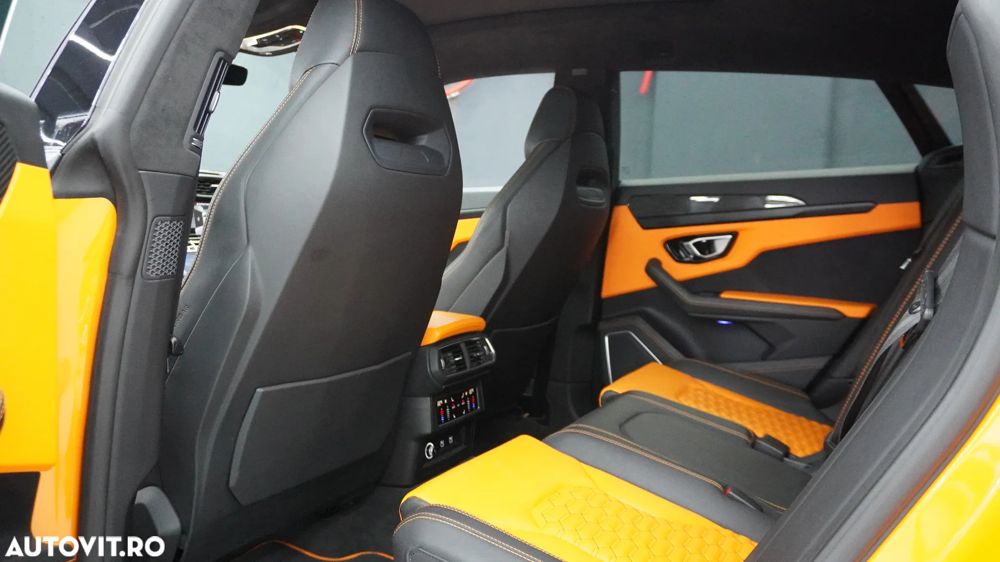 Lamborghini URUS Standard - 38