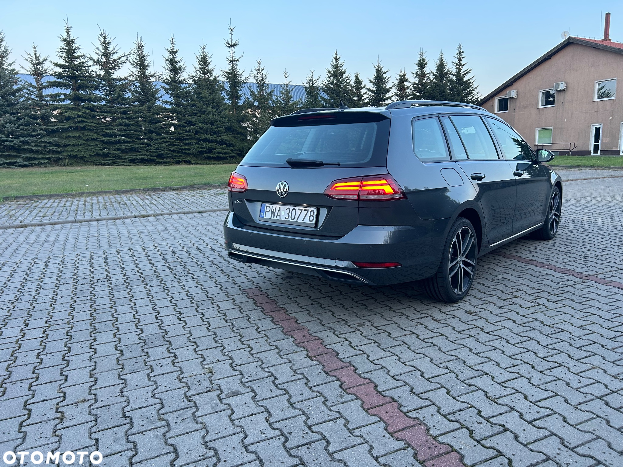 Volkswagen Golf 2.0 BlueTDI DSG Highline - 21