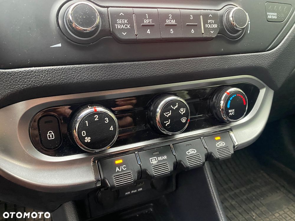 Kia Rio 1.2 L - 22