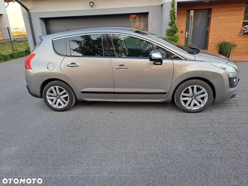 Peugeot 3008 Hybrid4 - 5