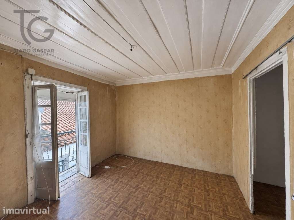 T1 com vista rio para remodelar em Alfama - Grande imagem: 2/10