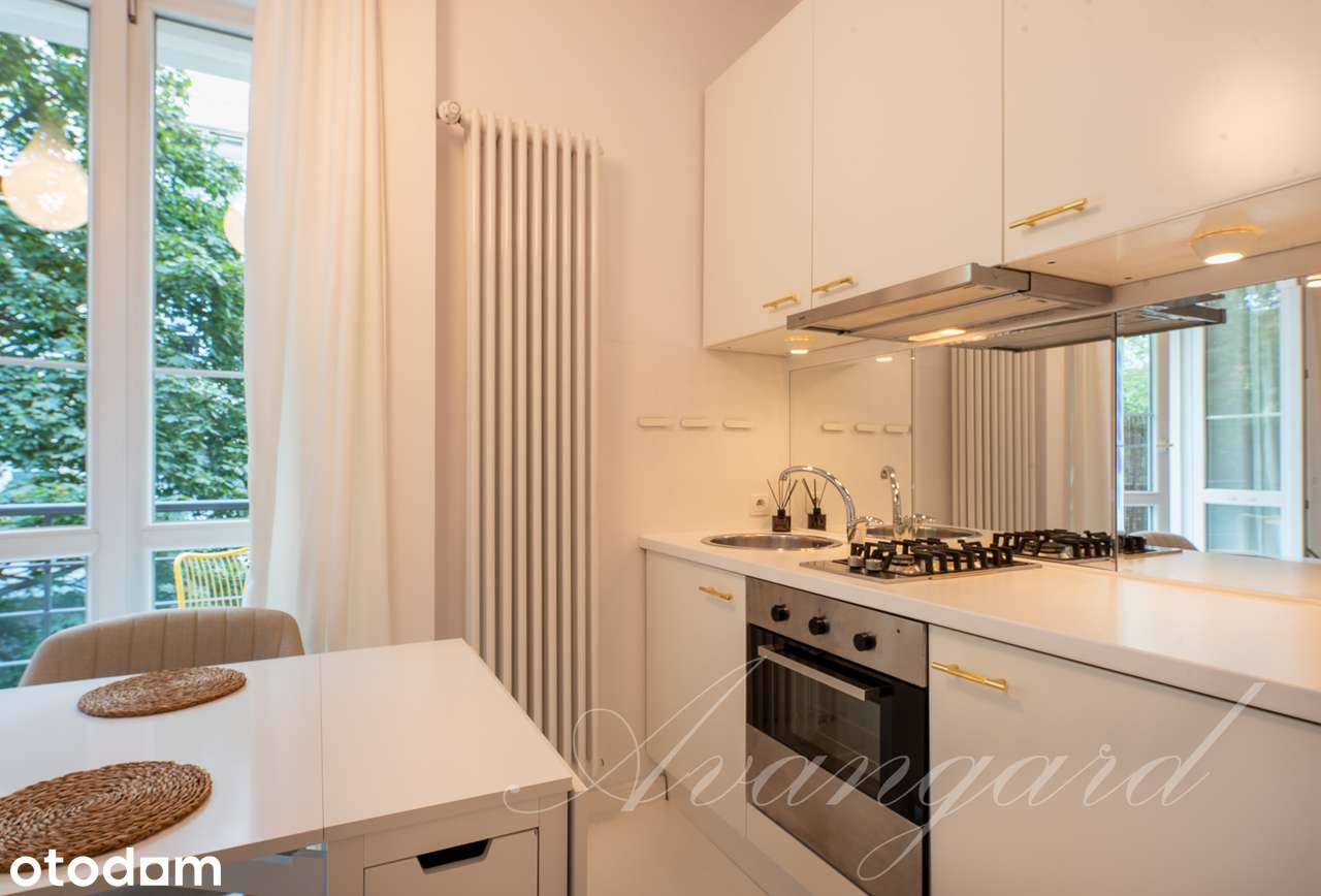 Przy Pl. Grunwaldzkim, urocze studio z balkonem.