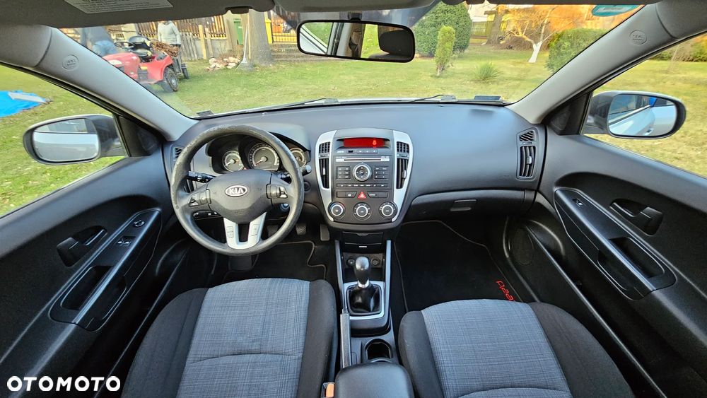 Kia Ceed 1.4 CVVT ISG Attract - 13