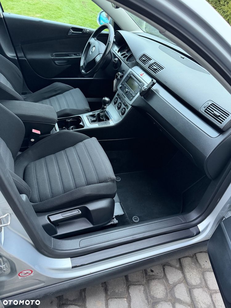 Volkswagen Passat - 23