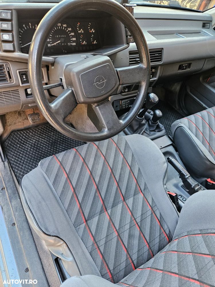 Opel Frontera - 12