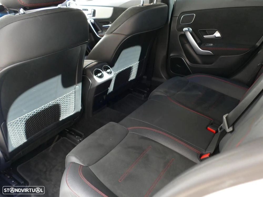 Mercedes-Benz A 200 Limousine AMG Line Aut. - 32