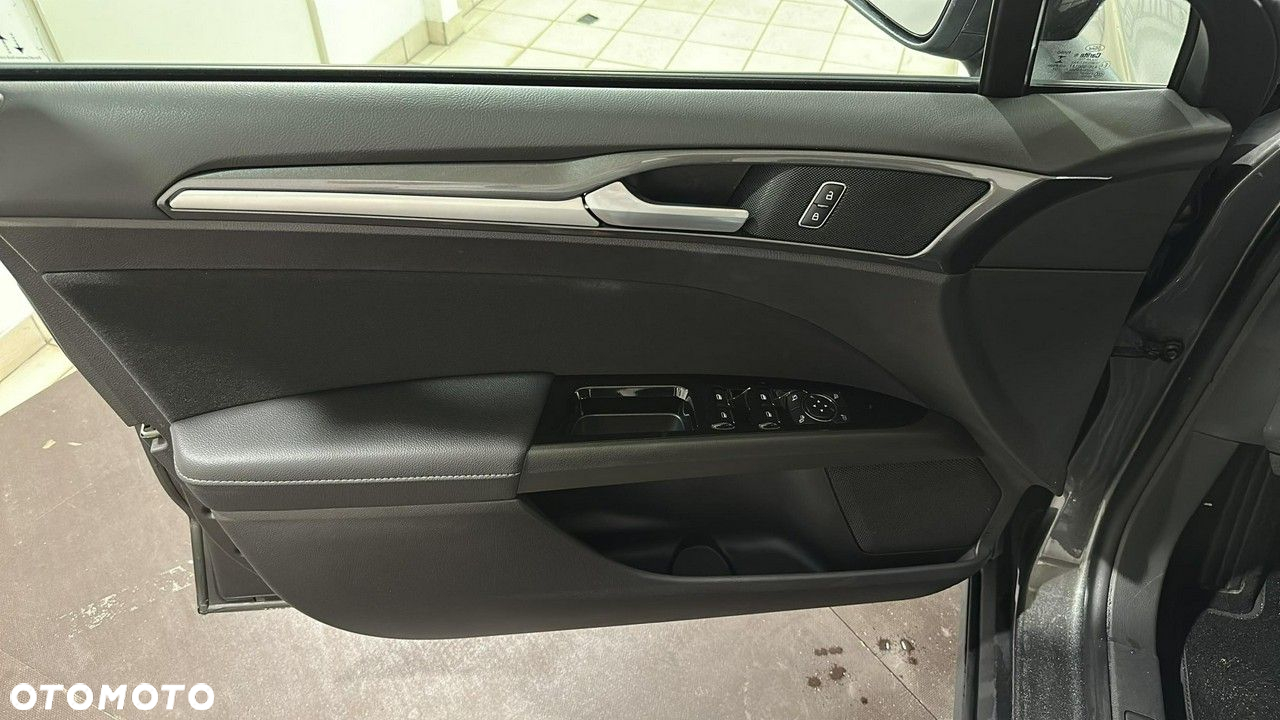 Ford Mondeo - 12