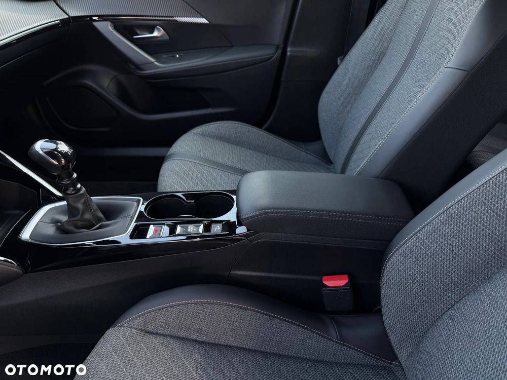 Peugeot 2008 Benzin 100 Allure - 24