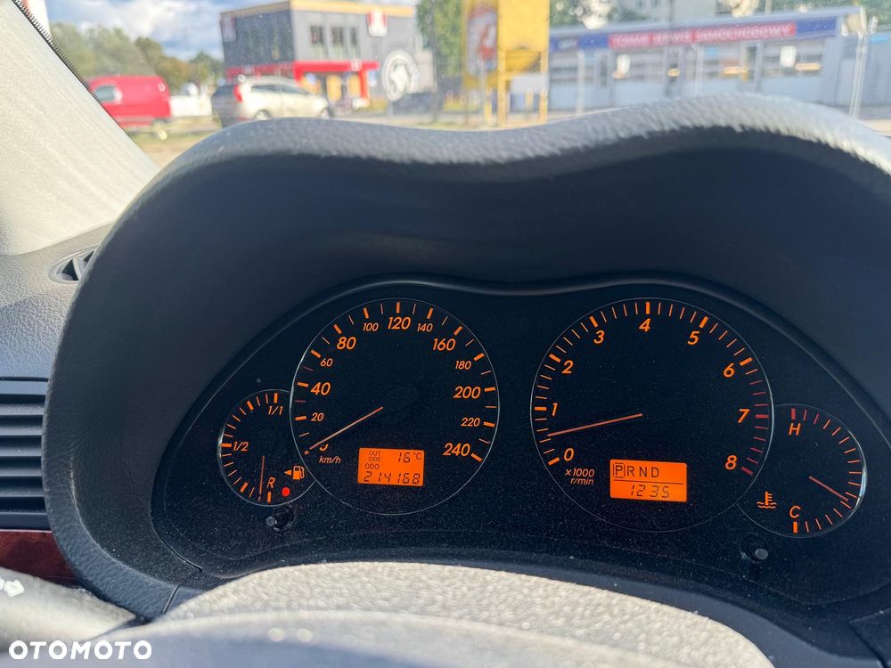 Toyota Avensis - 16