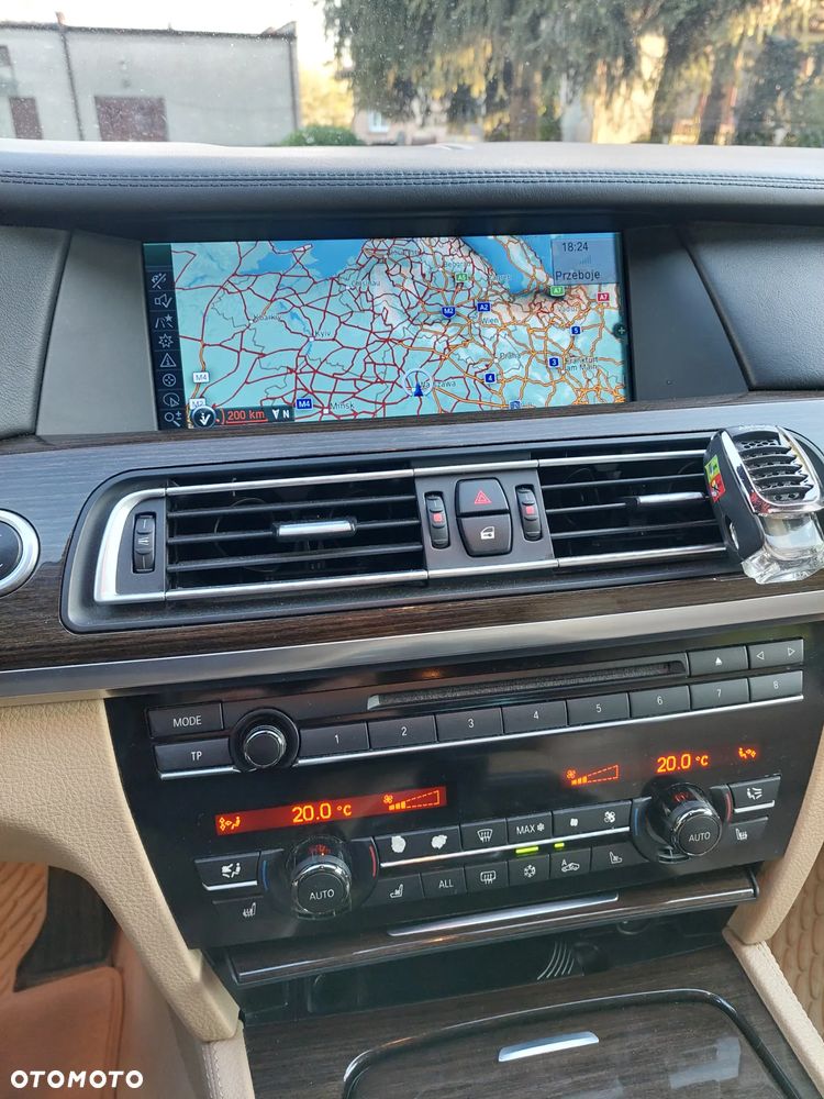 BMW Seria 7 750i L - 14