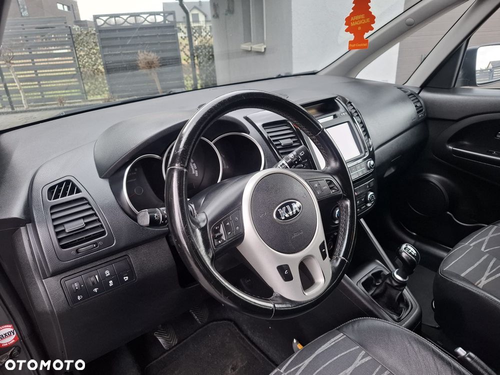 Kia Venga 1.4 CVVT UEFA EURO 2016 - 13