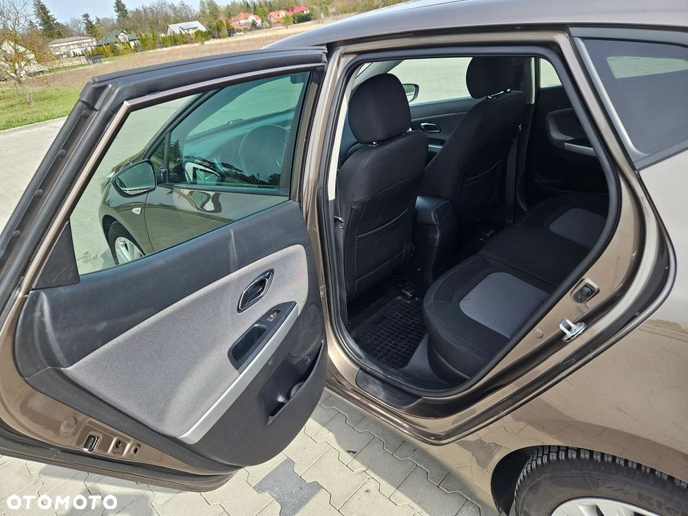 Kia Ceed 1.6 CRDi 128 Spirit - 11