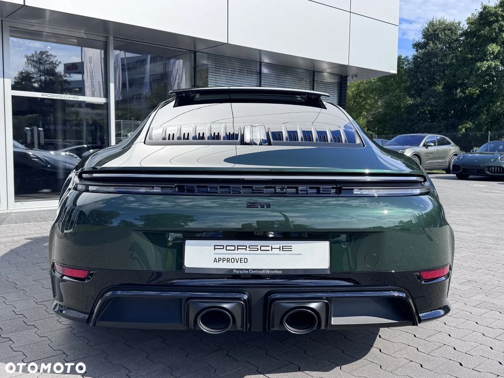 Porsche 911 Carrera 4 GTS - 8