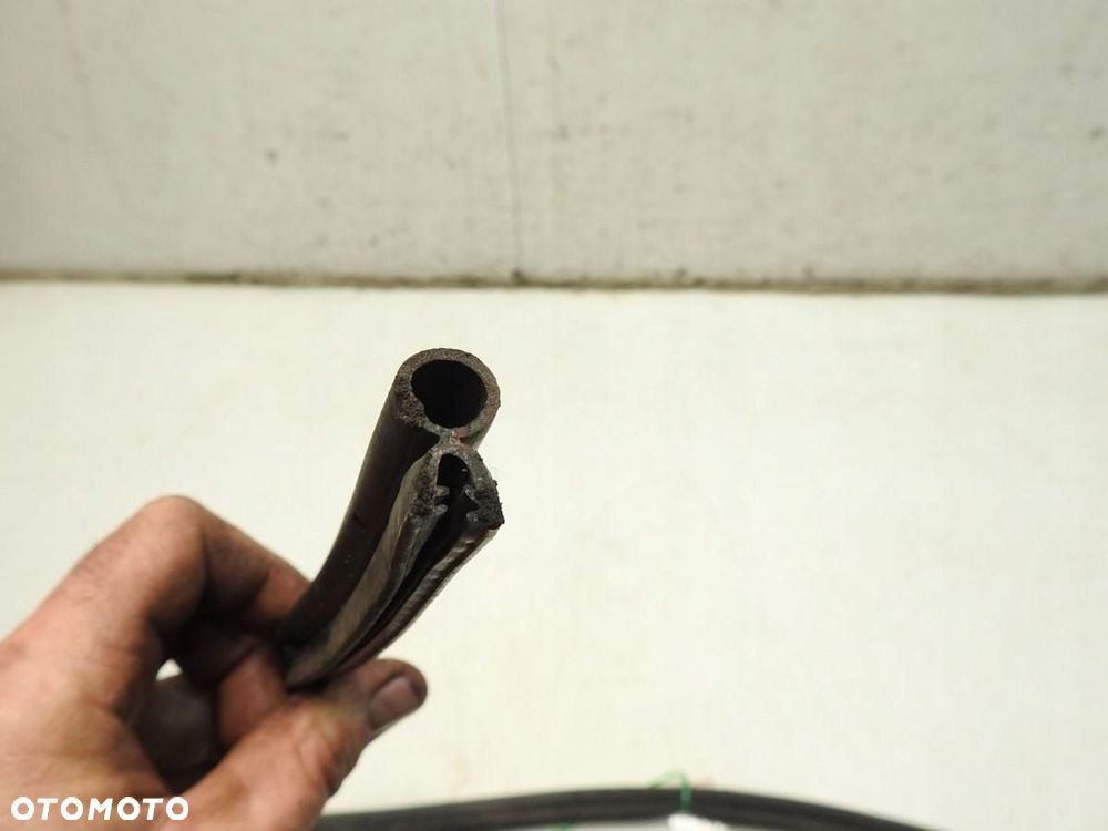 USZCZELKA PODSZYBIA KIA CEED I - 3