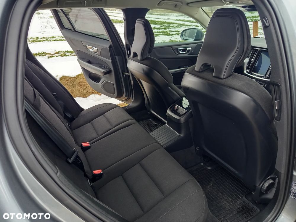 Volvo V60 T6 AWD Twin Engine Geartronic Momentum Pro - 23