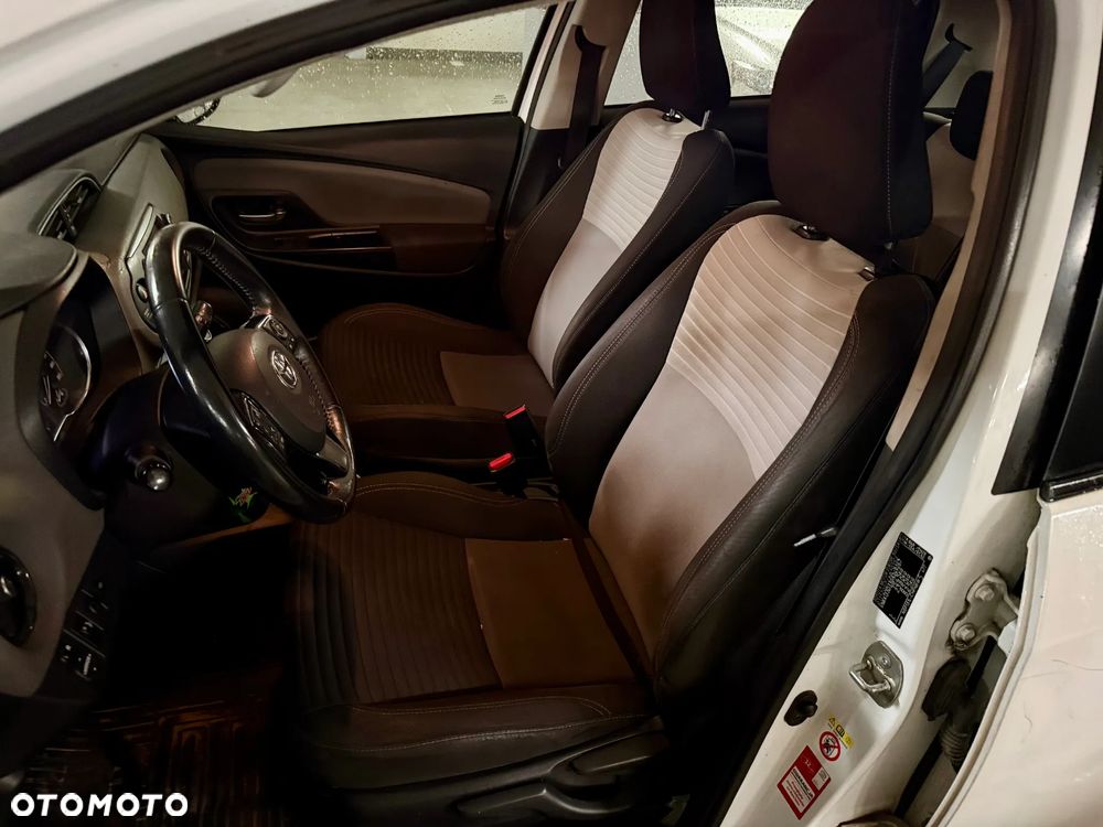 Toyota Yaris 1.5 Premium - 14