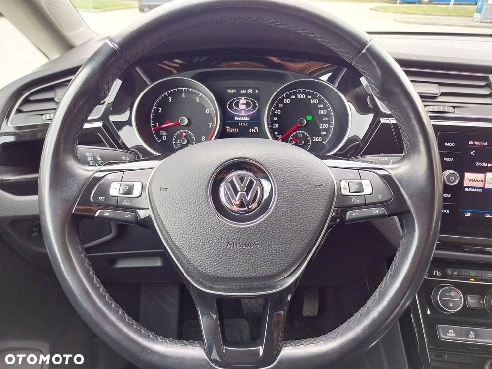 Volkswagen Touran - 18