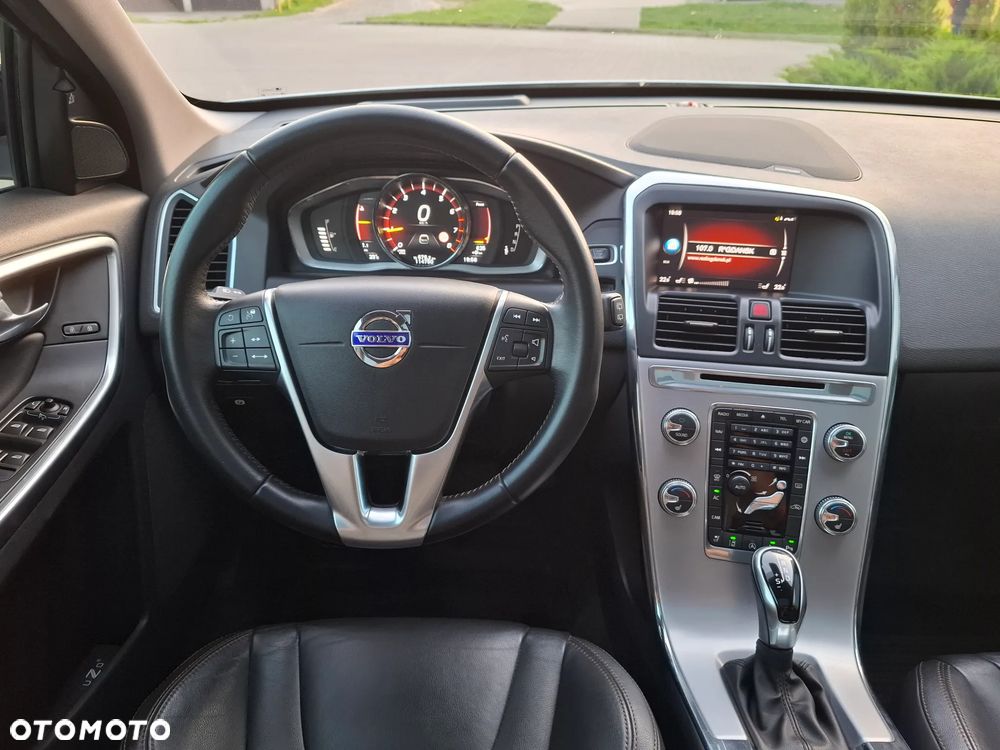 Volvo XC 60 T6 AWD Drive-E R-Design Momentum - 6