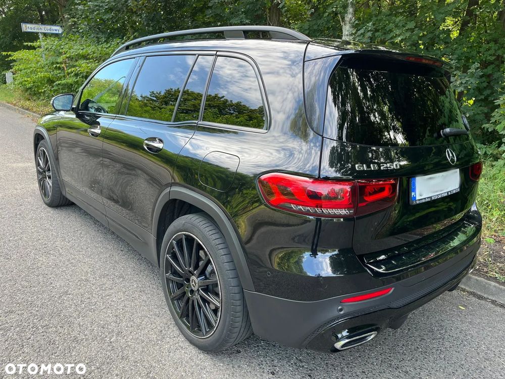 Mercedes-Benz GLB 250 4-Matic AMG Line 8G-DCT - 3