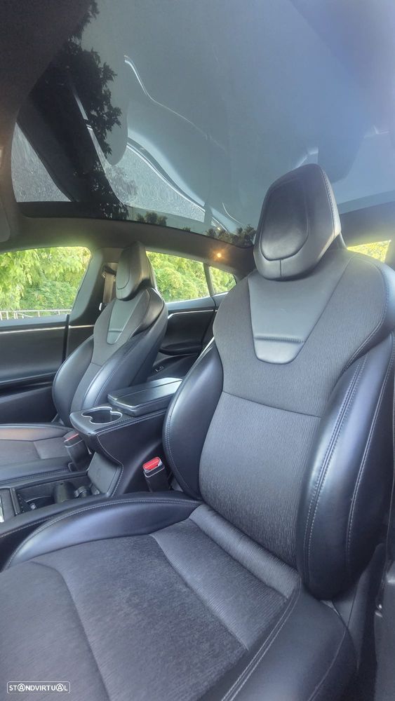 Tesla Model X - 9