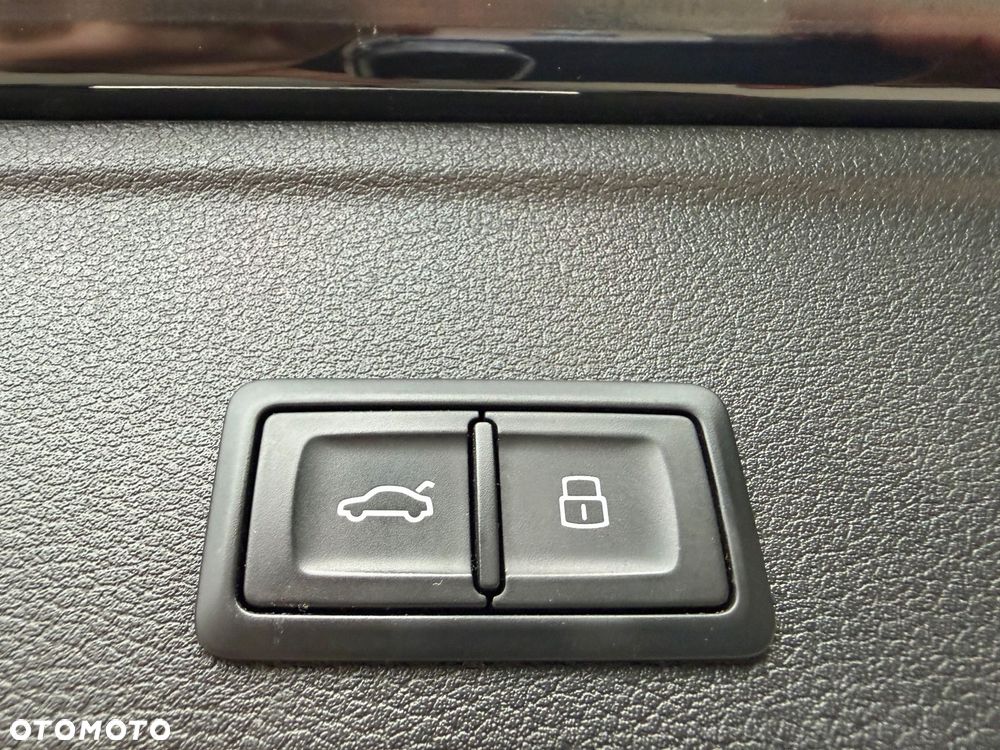 Audi A4 Avant 2.0 TDI ultra S tronic sport - 32