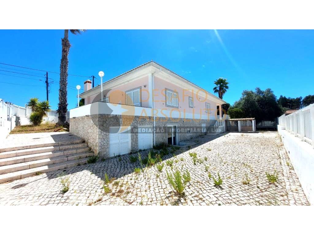Moradia Isolada T3+2 com Cave e Piscina - Sesimbra - Grande imagem: 3/44