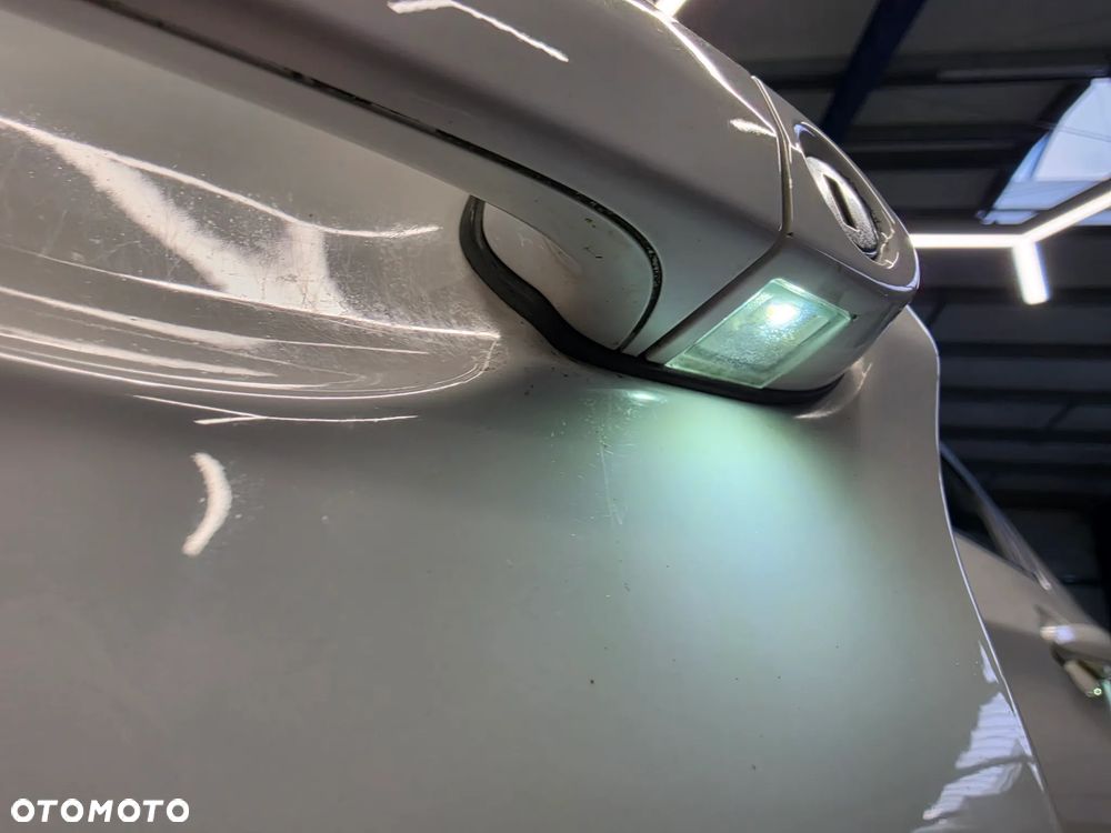 BMW Seria 3 318d DPF Edition Sport - 21