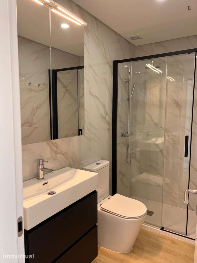 Apartamento com 2 quartos - localizado em Campanhã Porto - Grande imagem: 2/29