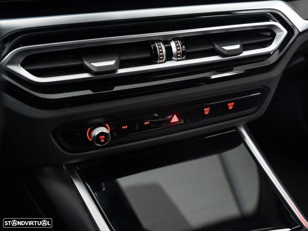 BMW i4 eDrive40 - 27