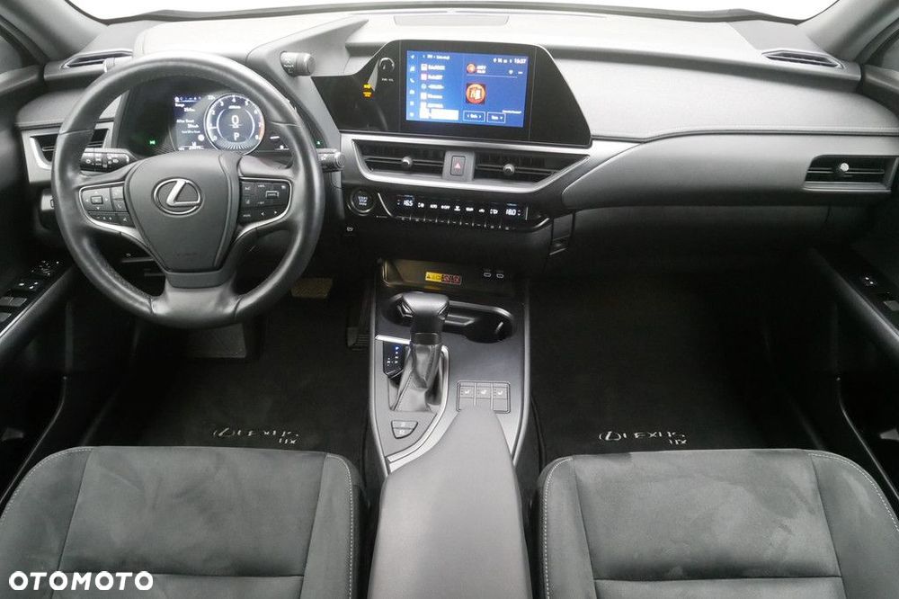Lexus UX - 8