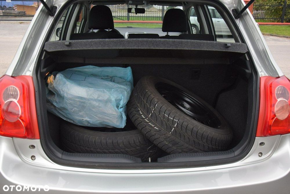 Toyota Auris 1.6 VVT-i Team - 10