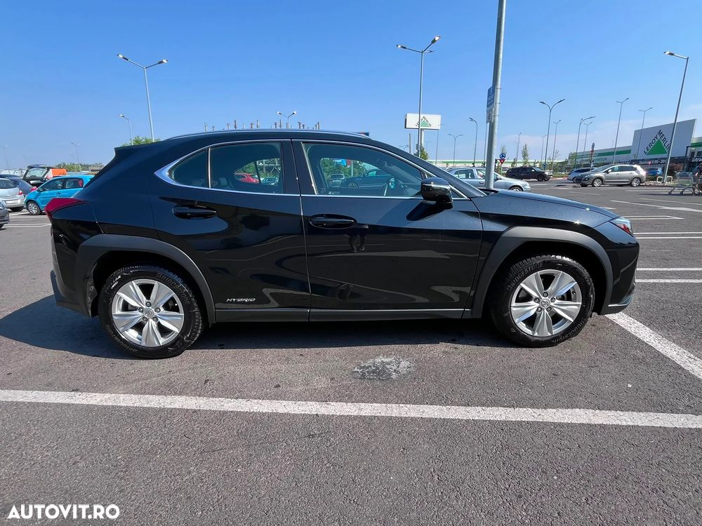 Lexus UX 250h FWD Executive - 7