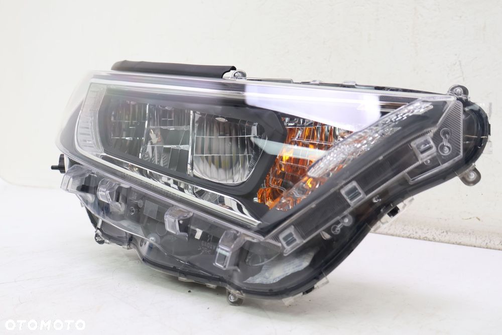 TOYOTA RAV4 V LAMPA PRAWA PRZÓD - 2