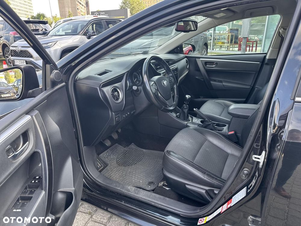 Toyota Corolla 1.6 Prestige EU6 - 19