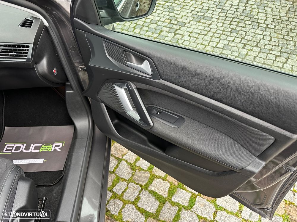 Peugeot 308 1.2 PureTech Allure - 24