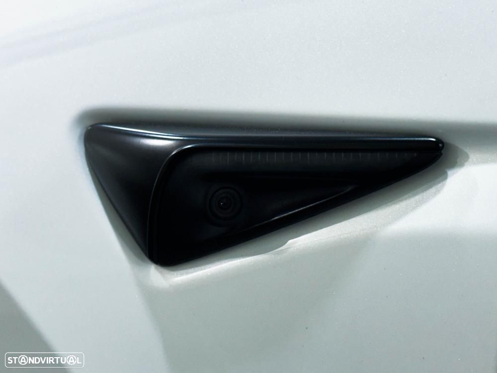 Tesla Model Y Long Range Dual Motor AWD - 18