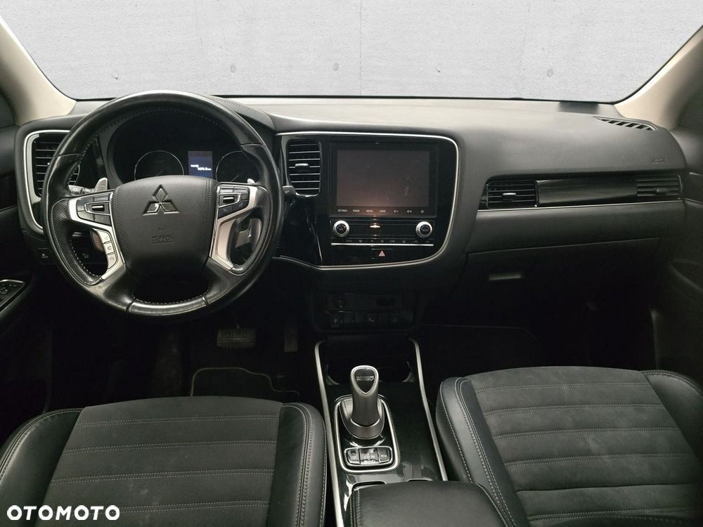 Mitsubishi Outlander - 8
