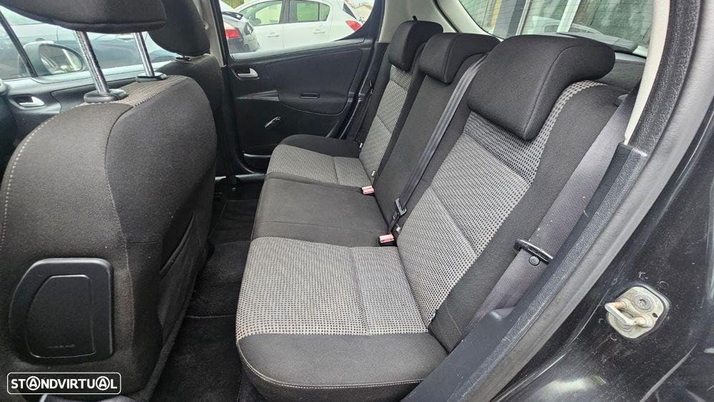 Peugeot 207 1.4 HDi SE Sportium - 9