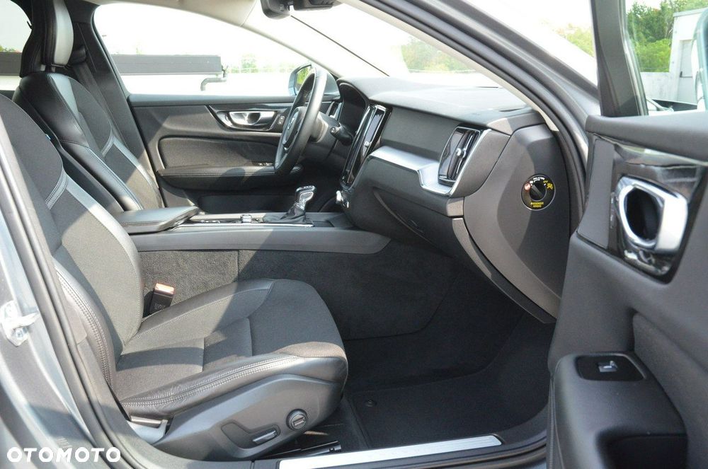 Volvo V60 D4 Geartronic Momentum - 27