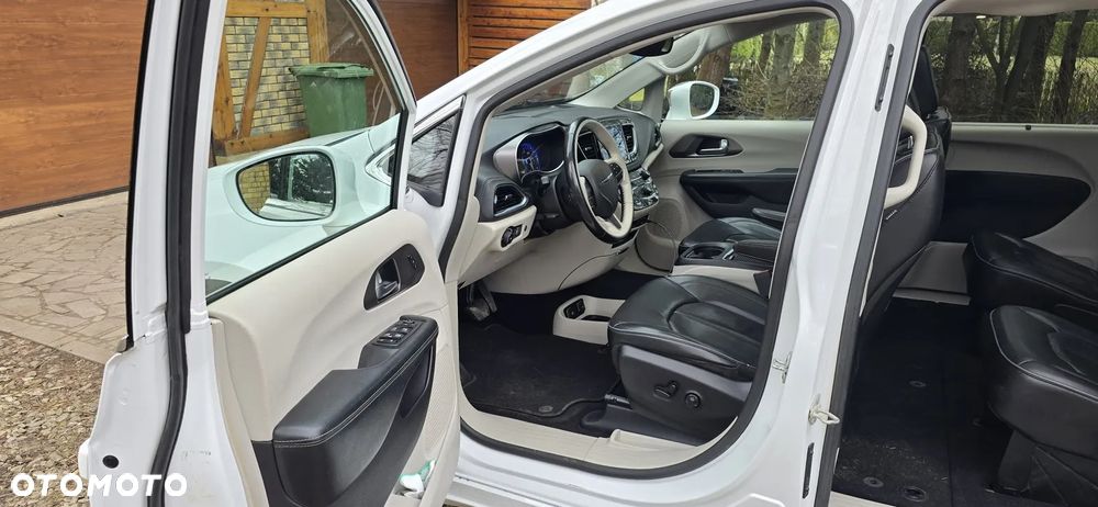 Chrysler Pacifica - 20