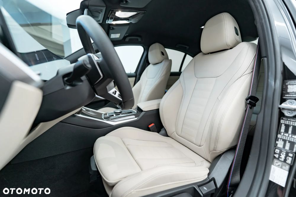 BMW Seria 3 330i xDrive M Sport - 21