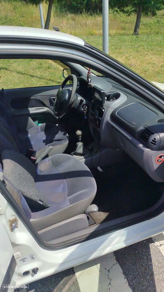 Renault Clio 1.2 RT - 6