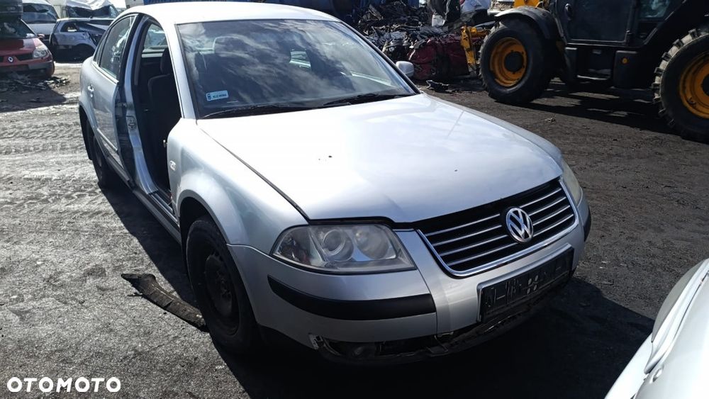 36303 VW passat B5 lift model od 00-06 silnik 2.0 AZM skrzynia EMV lakier LA7W - 4