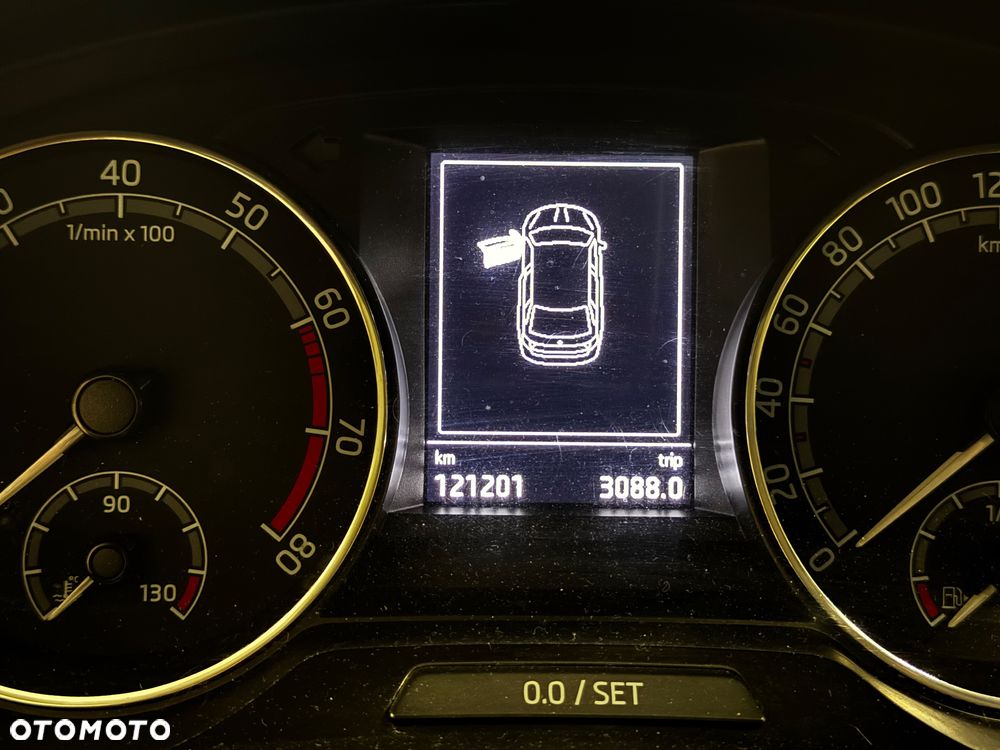 Skoda RAPID - 7