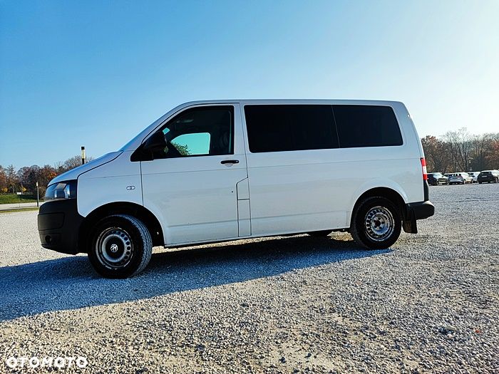 Volkswagen Caravelle - 4